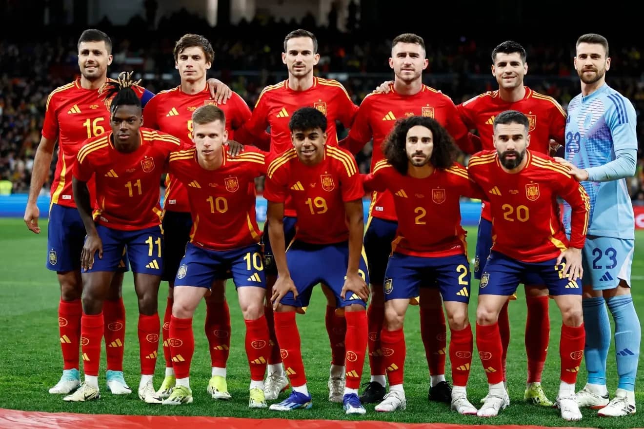 teamfoto voor Spain
